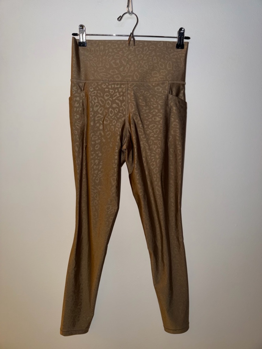 Athleta Salutation Stash 7/8 High Rise Gold Shine Embossed Leopard leggings - Picture 3 of 6